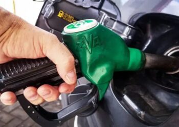 Від іноземних НПЗ до колонки на АЗС – як формується та від чого залежить ціна на пальне в Україні