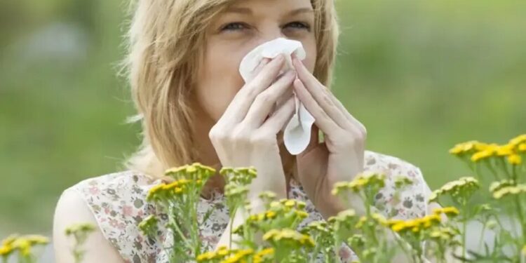 Перехресна алергія – чому організм реагує на фрукти через пилок рослин