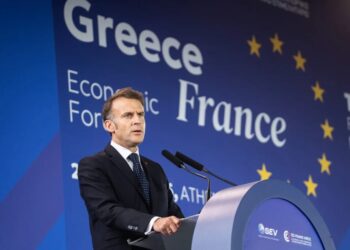 Макрон закликав ЄС не поспішати з погашенням "ковідного" боргу