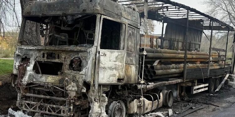 Загибель чоловіка у Нікополі 11 квітня – поліція показала фото наслідків ударів рф по Дніепропетровщині