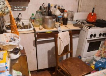 У Києві племінника судитимуть за жорстоке вбивство дядька – чоловіку завдали 26 ударів ножем, обрізали ніс та губу