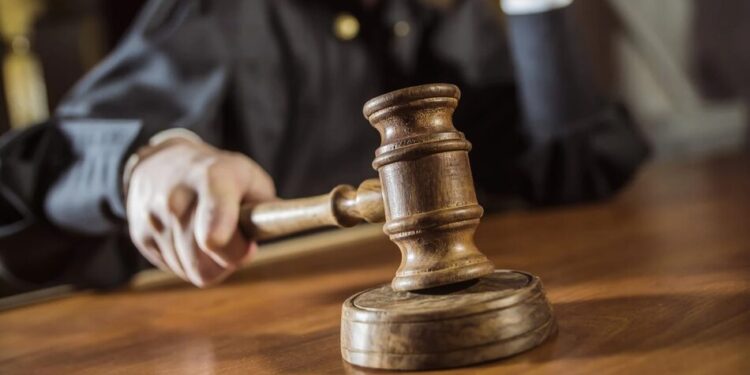 Напад на суддю у Дніпрі: чотирьох підозрюваних відправили під варту без права на заставу