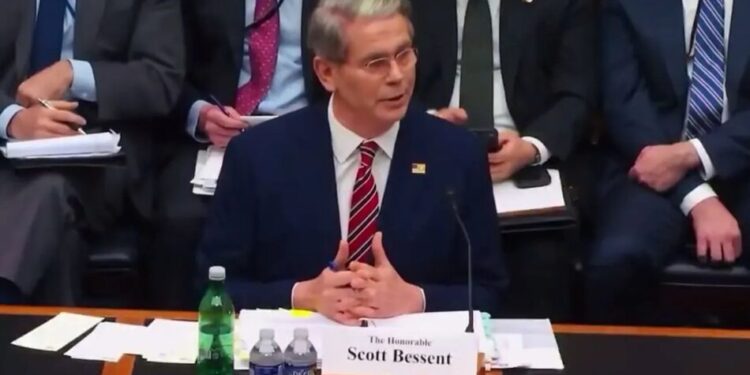 США не продовжуватимуть скасування санкцій щодо російської нафти – Бессент