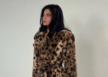 Кайлі Дженнер показала провокаційні образи для обкладинки Puss Puss