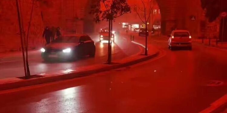 Після пилової бурі з Сахари на Криті негода накрила Грецію – через шторм є загиблий