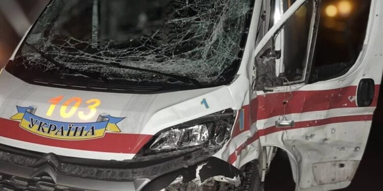 росіяни атакували авто медиків вночі на Сумщині попри перемир’я, є поранені