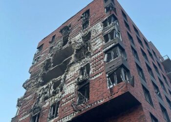 Нічна атака на Україну: у Запоріжжі загинула жінка, у Дніпрі понівечена 9-поверхова новобудова