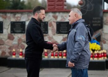 Зеленський відзначив нагородами ліквідаторів аварії на ЧАЕС, рятувальників та працівників станції