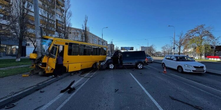 Смертельна ДТП з маршруткою в Одесі: військовому повідомили про підозру та відправили під варту