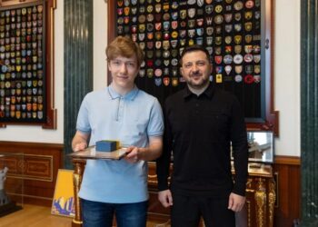 Виграв чемпіонат Європи, не будучи гросмейстером: Зеленський вручив відзнаку 17-річному Роману Дегтярьову