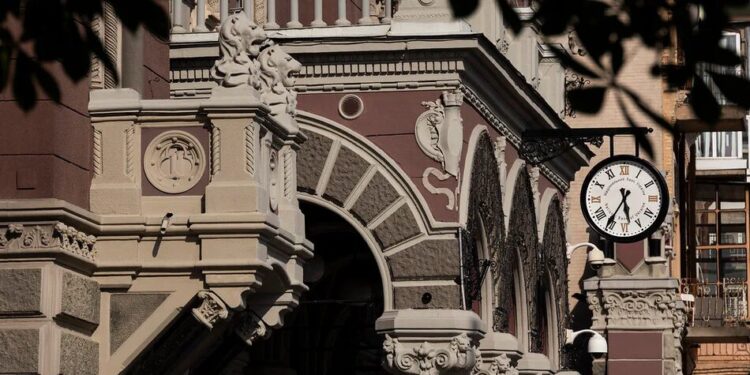 НБУ зберіг облікову ставку у 15% для підтримки валютного ринку і контролю інфляції