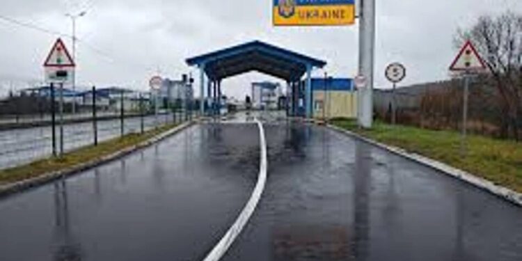 Біля пункту пропуску "Рава-Руська" на кордоні з Польщею розпочнуть ремонт дороги – можливі затримки