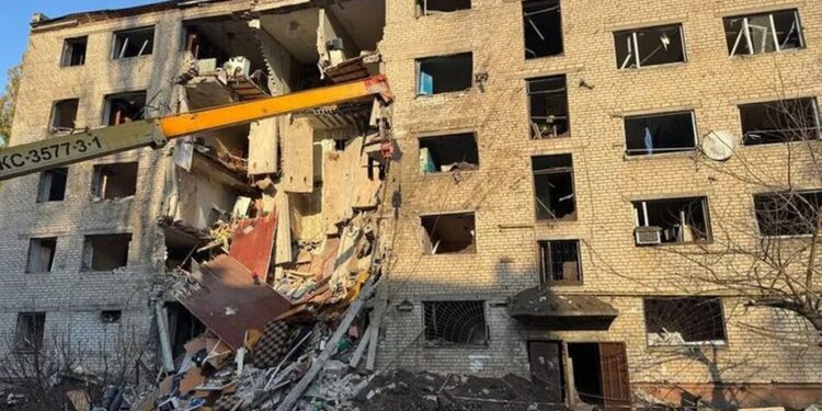 Майже 20 тисяч родин зможуть отримати компенсацію на ремонт пошкодженого обстрілами житла – Свириденко