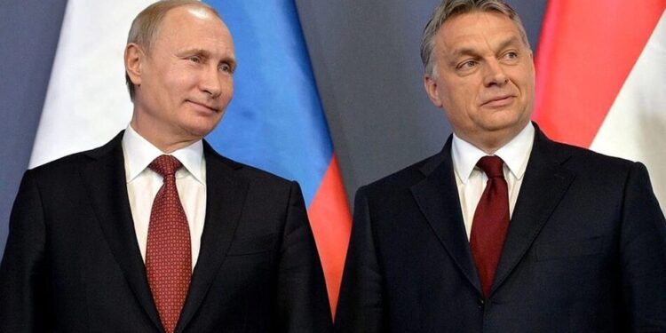 Під час розмови з путіним Орбан запропонував бути "мишкою, яка допомагає леву" – Bloomberg