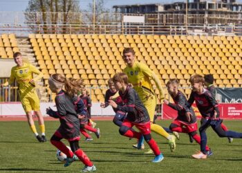 "День із командою Королів" 2026: в Ужгороді стартував новий сезон благодійних матчів від Betking Foundation та Павла Журила