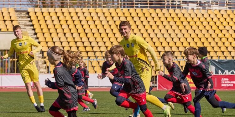 "День із командою Королів" 2026: в Ужгороді стартував новий сезон благодійних матчів від Betking Foundation та Павла Журила