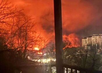 У російському туапсе після нічної атаки горить нафтопереробний завод є загиблі