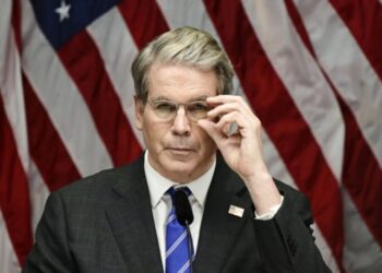 Бессент заявив, що блокада США може змусити Іран зупинити видобуток нафти за лічені дні