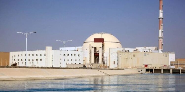 У "росатомі" заявили про евакуацію 198 працівників з Бушерської АЕС після удару Ізраїлю