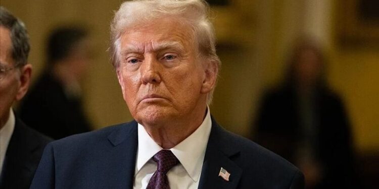 Не Ісус Христос, а лікар Червоного Хреста – Трамп різко відреагував на питання про ШІ-зображення у соцмережах