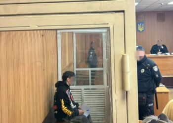 Суд відправив під варту чотирьох військових ТЦК та поліцейського, які в Одесі викрали чоловіка та вимагали 30 тис. доларів