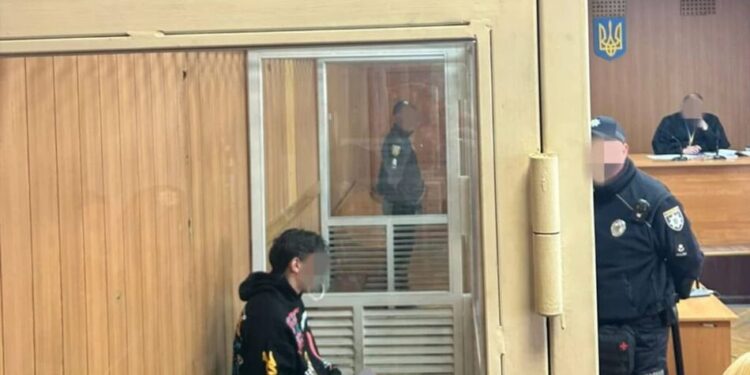 Суд відправив під варту чотирьох військових ТЦК та поліцейського, які в Одесі викрали чоловіка та вимагали 30 тис. доларів