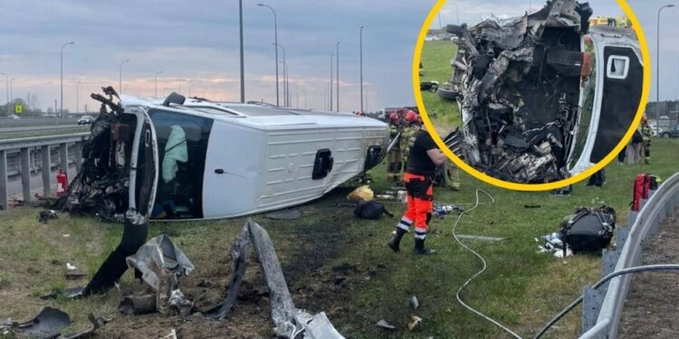 Мікроавтобус з українцями перекинувся на трасі у Польщі