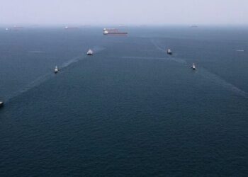 США заявили про можливе відновлення судноплавства в Ормузькій протоці без повного розмінування