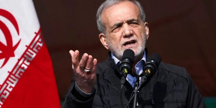 Президент Ірану назвав нападки Трампа на Папу Римського неприйнятними