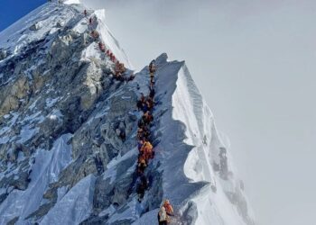Гідів на Евересті підозрюють в отруєнні туристів заради фальшивих евакуацій