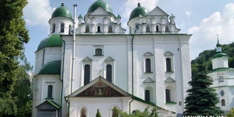 У Києві ексчиновника судитимуть за переплату 666 тис. грн на реконструкцію монастиря