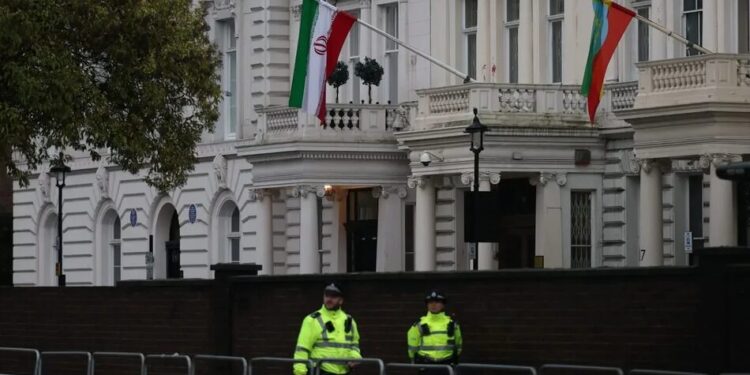 Британія викликала посла Ірану через заклики до насильства у соцмережах