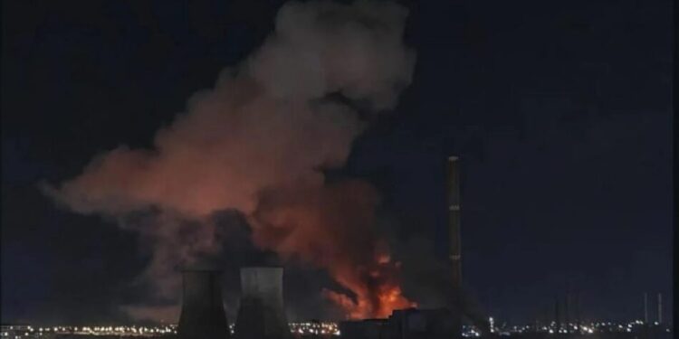 Вибух з пожежею сталися на ТЕЦ у Бухаресті – що відомо
