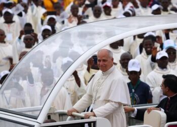 Папа Римський провів месу в Анголі перед стотисячним натовпом та закликав подолати наслідки війни і суперечки