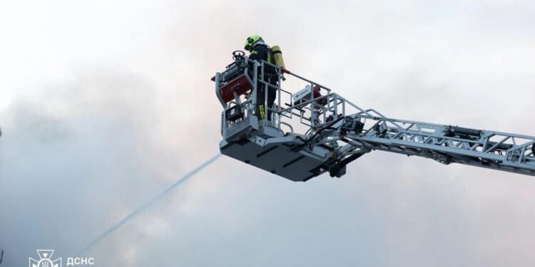 4 людей стали жертвами нічної атаки рф на Київ, 48 постраждали – поліція