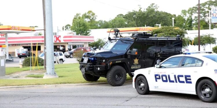 У Луїзіані авто в’їхало в натовп на святі лаоського Нового року, щонайменше 15 людей постраждали