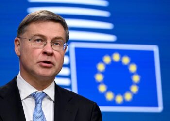 Комісар ЄС: перший транш з €90 млрд Україні має надійти до кінця травня – початку червня