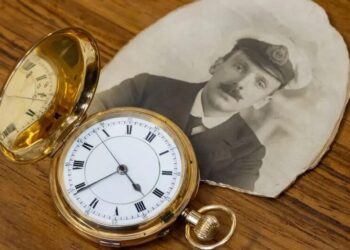 Золотий годинник невідомого героя під час катастрофи "Титаніка" виставили на аукціон