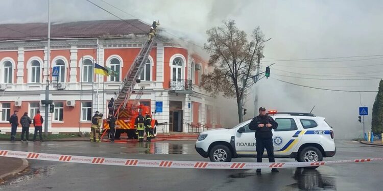 росіяни вдарили по центру Прилук та Новгород-Сіверського, є поранені