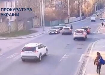 Під Києвом водій збив 13-річну дівчину, вона у тяжкому стані – прокуратура