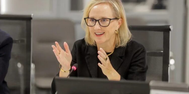 Джулі Девіс залишає посаду посла США в Україні – ЗМІ