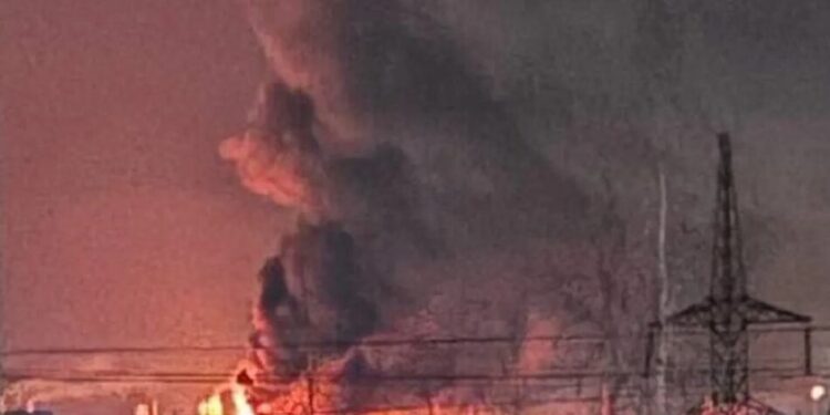 Дрони атакували ярославль – палає один із найбільших НПЗ в рф