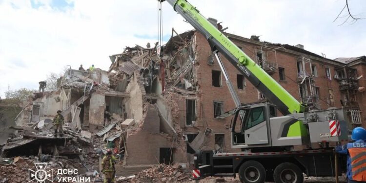 У Дніпрі завершили рятувальні роботи після російського удару, ДСНС показали наслідки