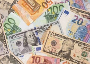 Курс валют НБУ на 10 квітня: долар та євро дорожчають