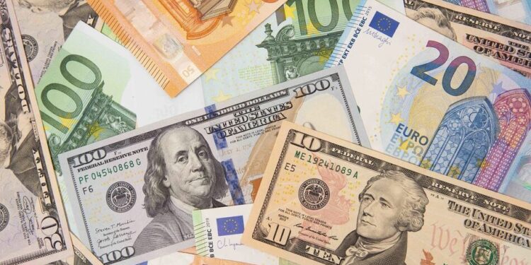 Курс валют НБУ на 10 квітня: долар та євро дорожчають