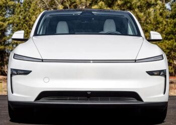 Tesla повернула собі лідерство у світових продажах електромобілів, обігнавши BYD