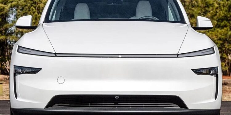 Tesla повернула собі лідерство у світових продажах електромобілів, обігнавши BYD