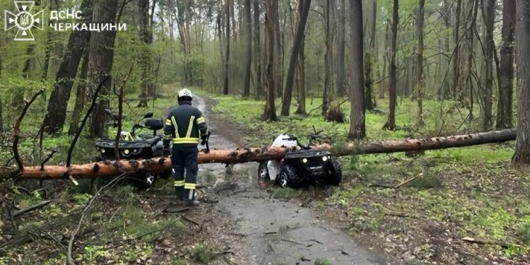 В Україні через негоду загинули двоє людей, ще двоє травмовані