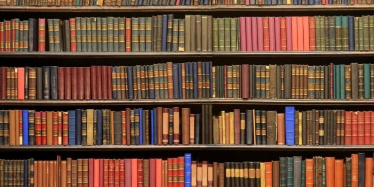 Що читають прем'єр та міністри – у Мінкульті оприлюднили список