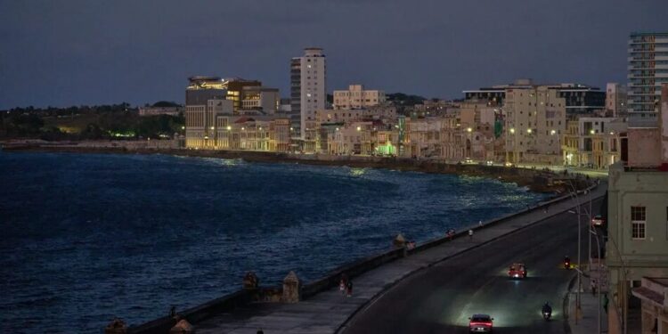 Енергетична блокада Куби зупинила нічне життя Гавани та вдарила по туризму